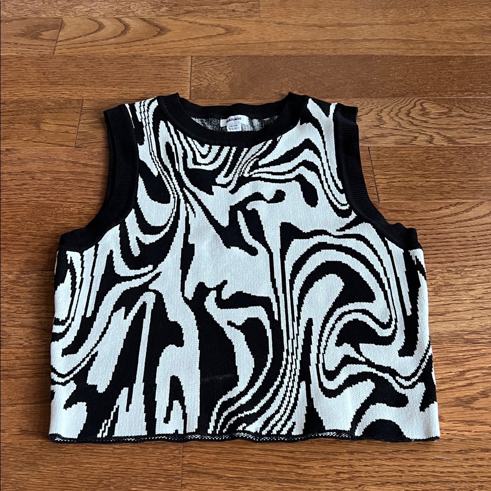 Garage XS black and white sweater vest NWOT